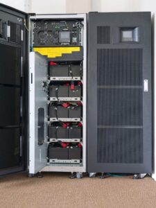 energy storage system cabinet with battery modules and BMS designed for stable performance in harsh and cold environments